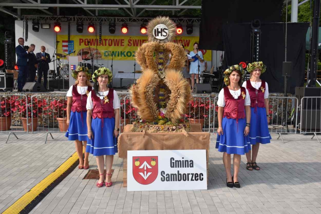 Dożynki powiatu sandomierskiego w Dwikozach
