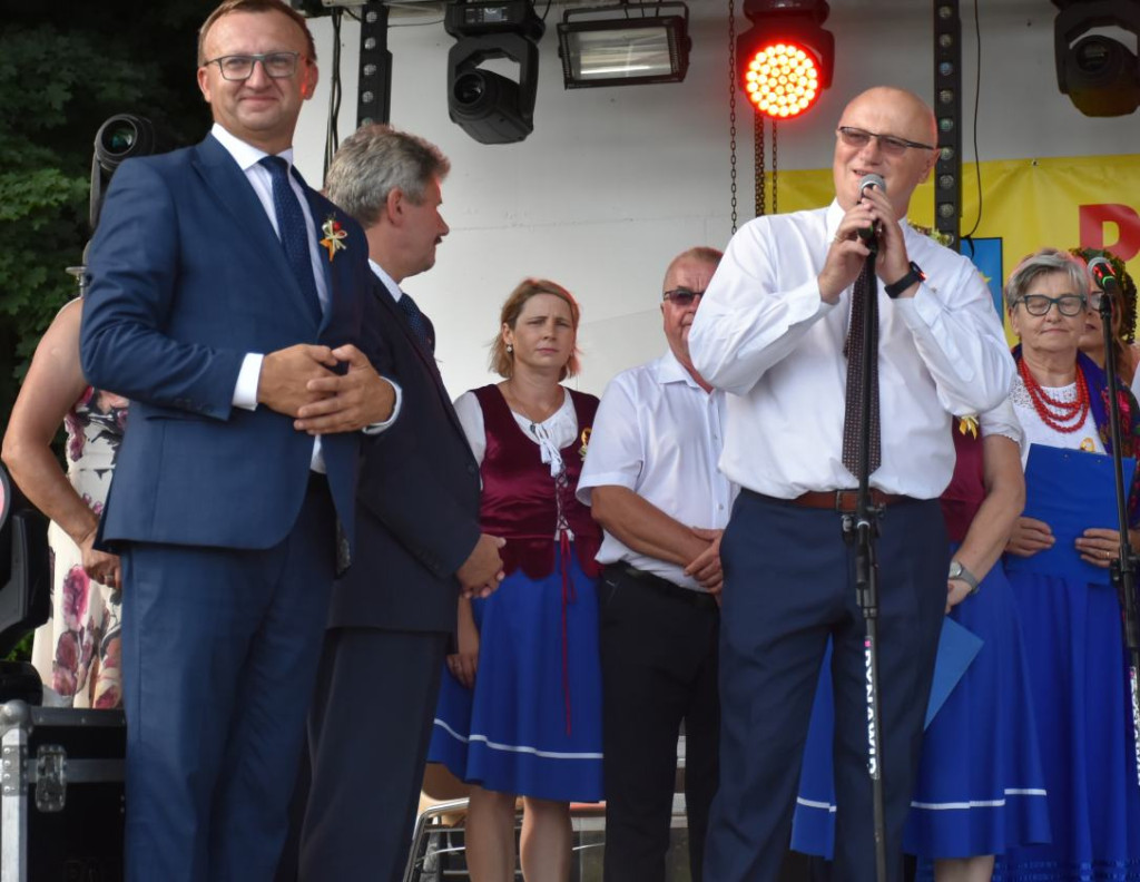 Dożynki powiatu sandomierskiego w Dwikozach