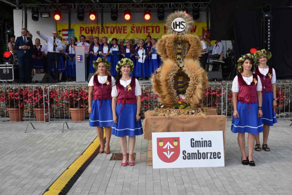 Dożynki powiatu sandomierskiego w Dwikozach