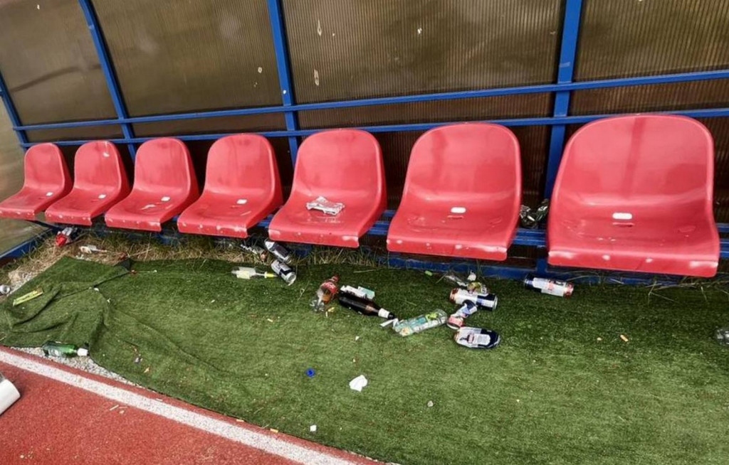 Stadion Klimontowianki po wizycie wandali