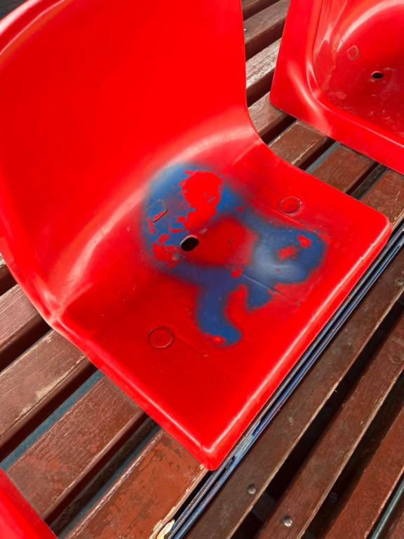 Stadion Klimontowianki po wizycie wandali