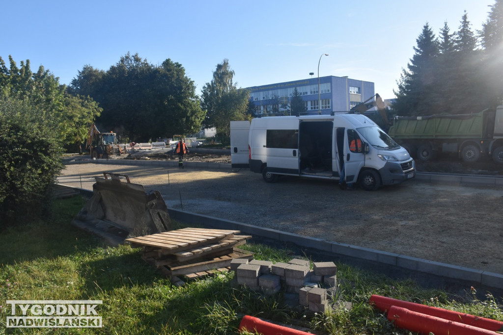 Budowa parkingu przy SP10 w Tarnobrzegu