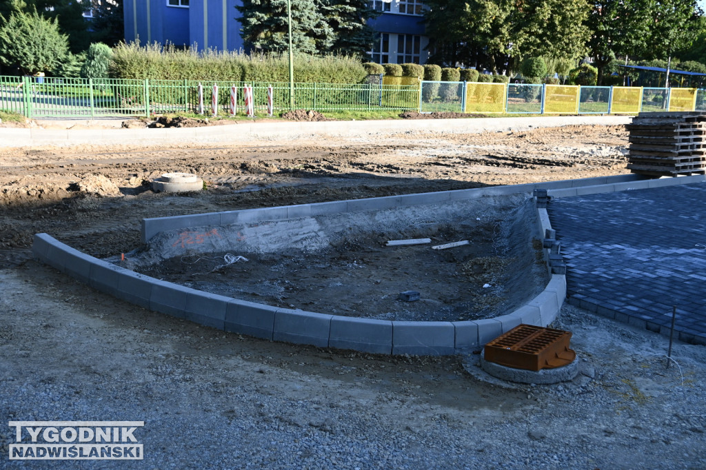 Budowa parkingu przy SP10 w Tarnobrzegu