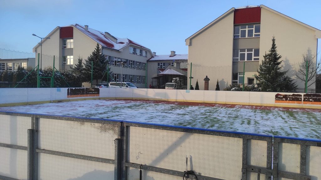 Prace nad lodowiskiem w Tarnobrzegu