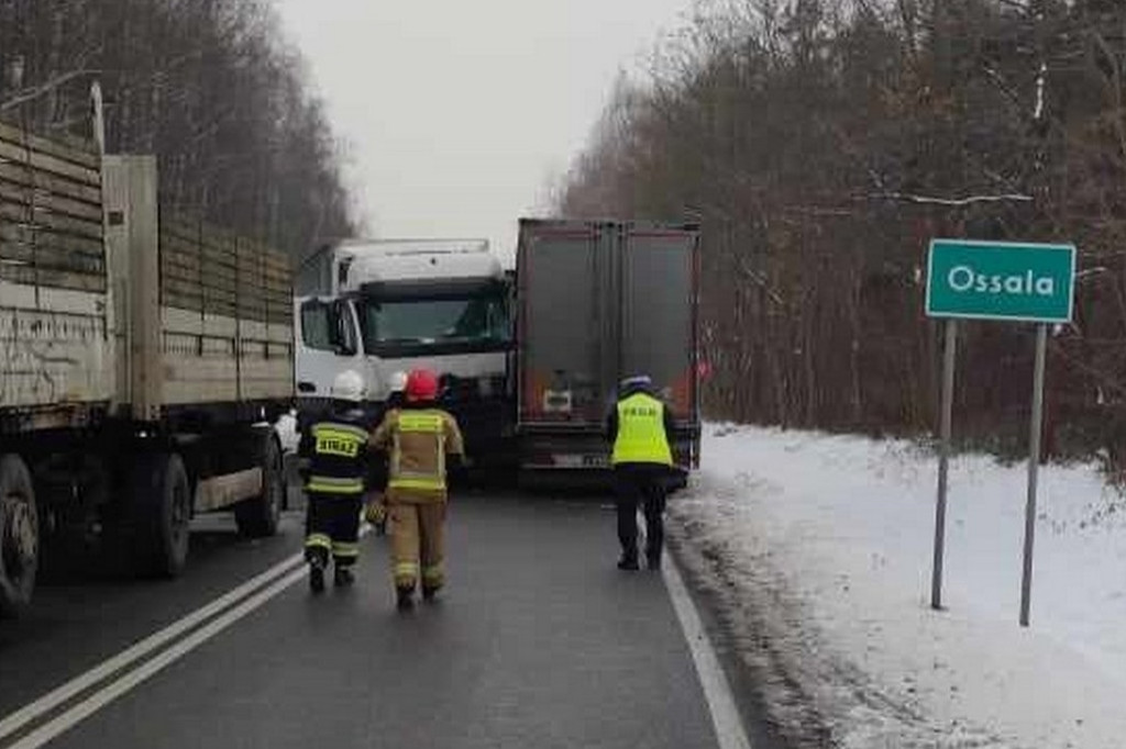 Zderzenie ciężarówek na DK79