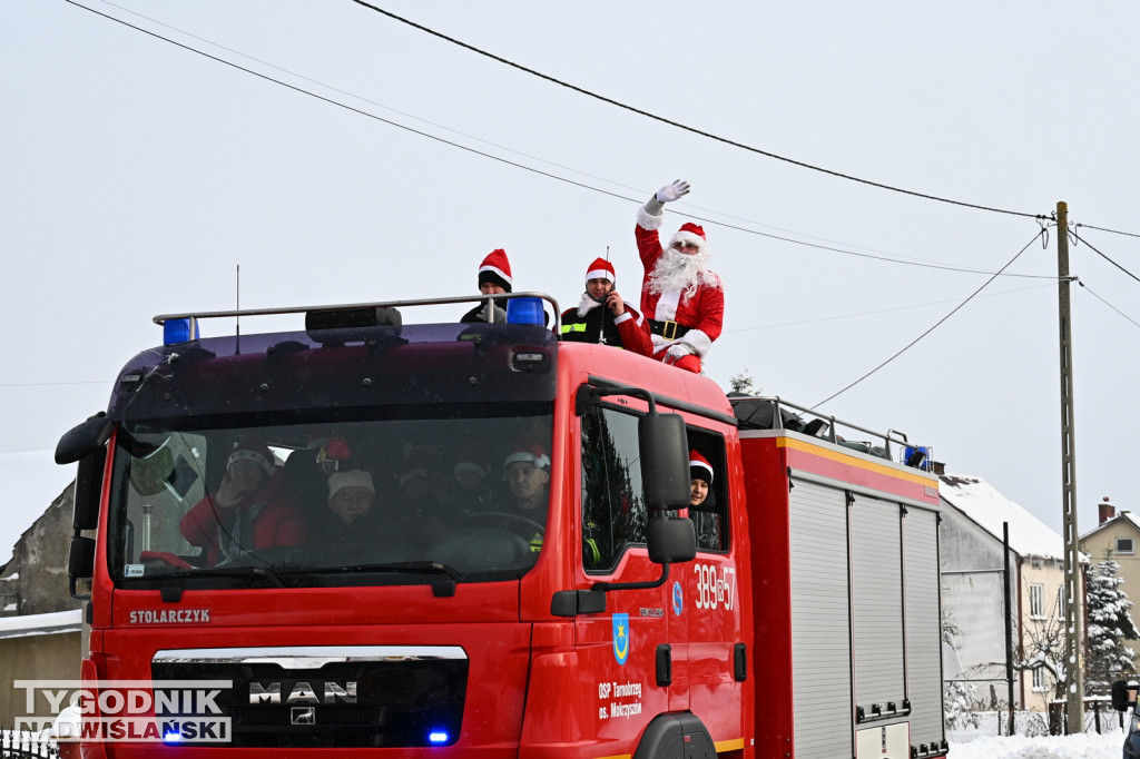 Przejazd Parady Mikołajów przez Tarnobrzeg - 2023
