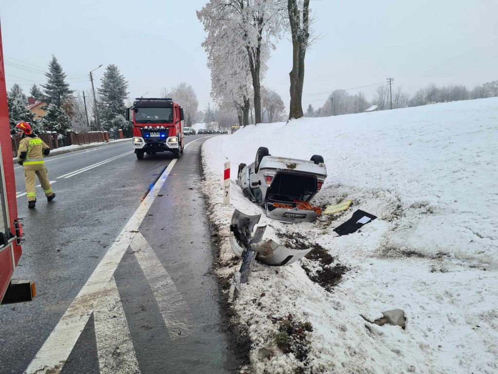 Dachowanie bmw na drodze krajowej nr 74