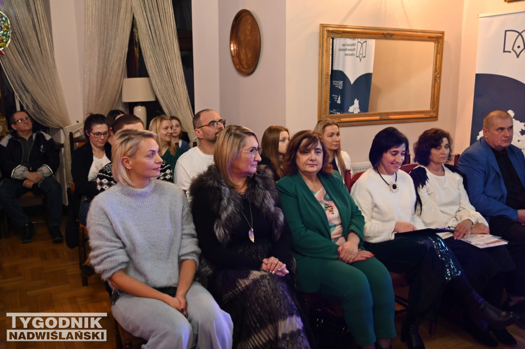 Etnodesign w nowoczesnym wydaniu - pokaz mody