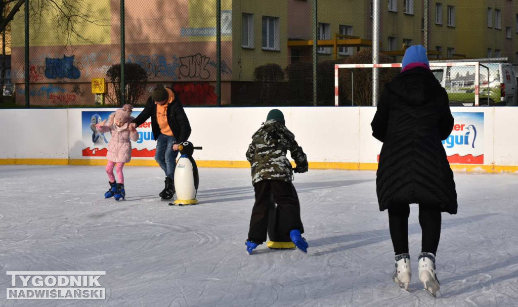 Sandomierz. Ostatni dzień roku na lodowisku