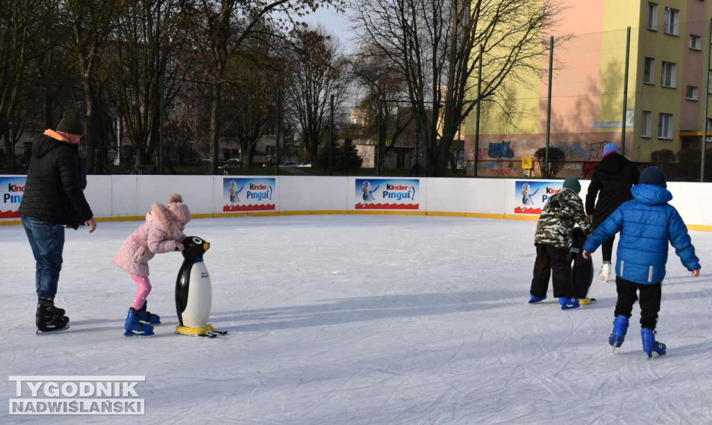 Sandomierz. Ostatni dzień roku na lodowisku