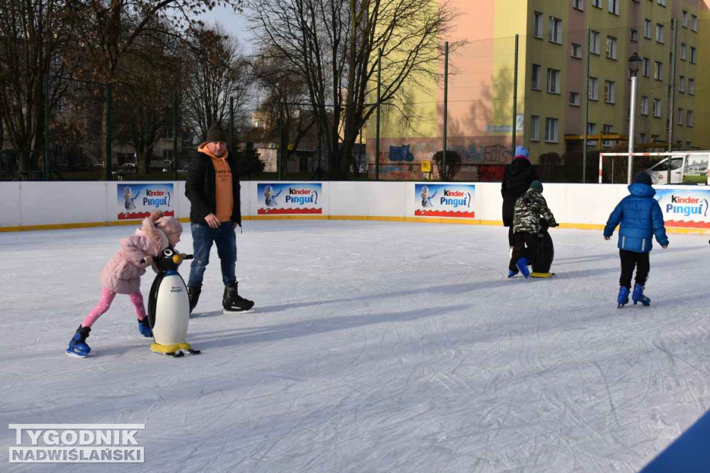 Sandomierz. Ostatni dzień roku na lodowisku