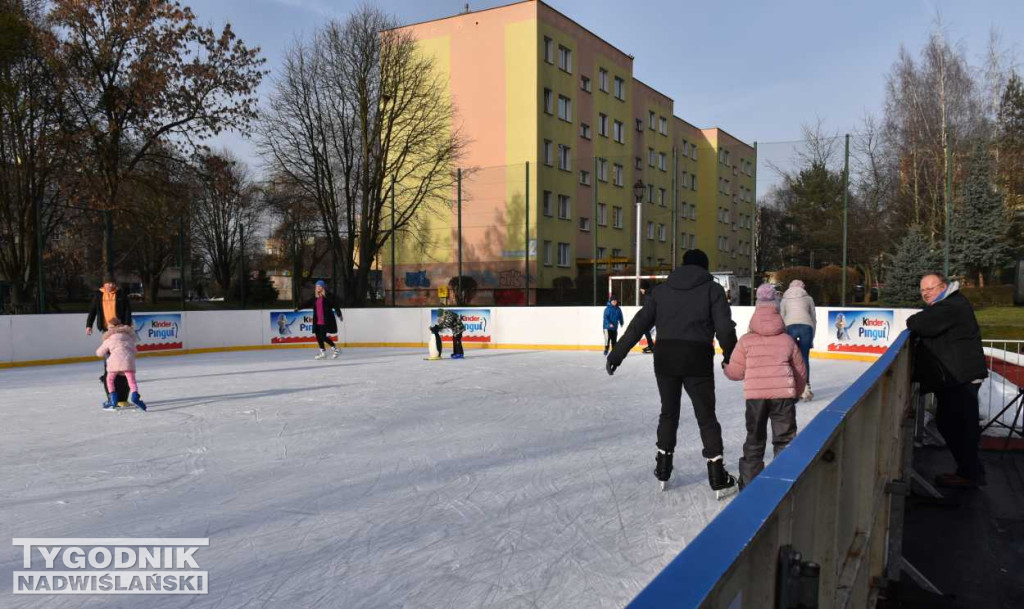 Sandomierz. Ostatni dzień roku na lodowisku