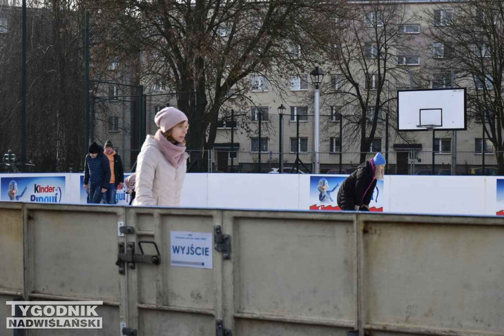 Sandomierz. Ostatni dzień roku na lodowisku