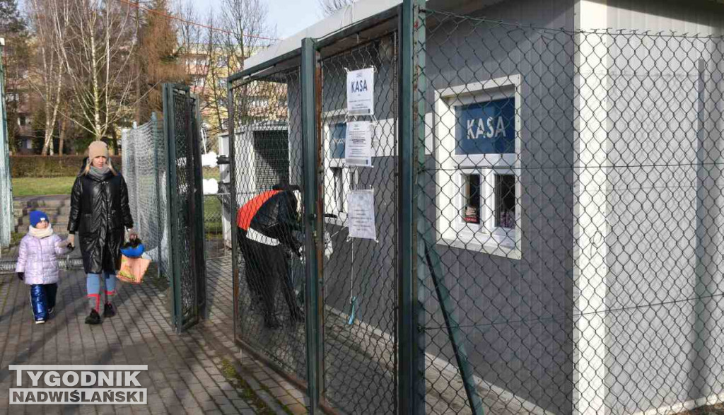 Sandomierz. Ostatni dzień roku na lodowisku