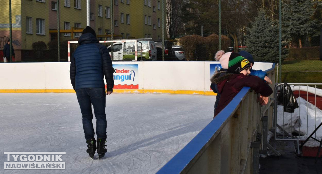 Sandomierz. Ostatni dzień roku na lodowisku