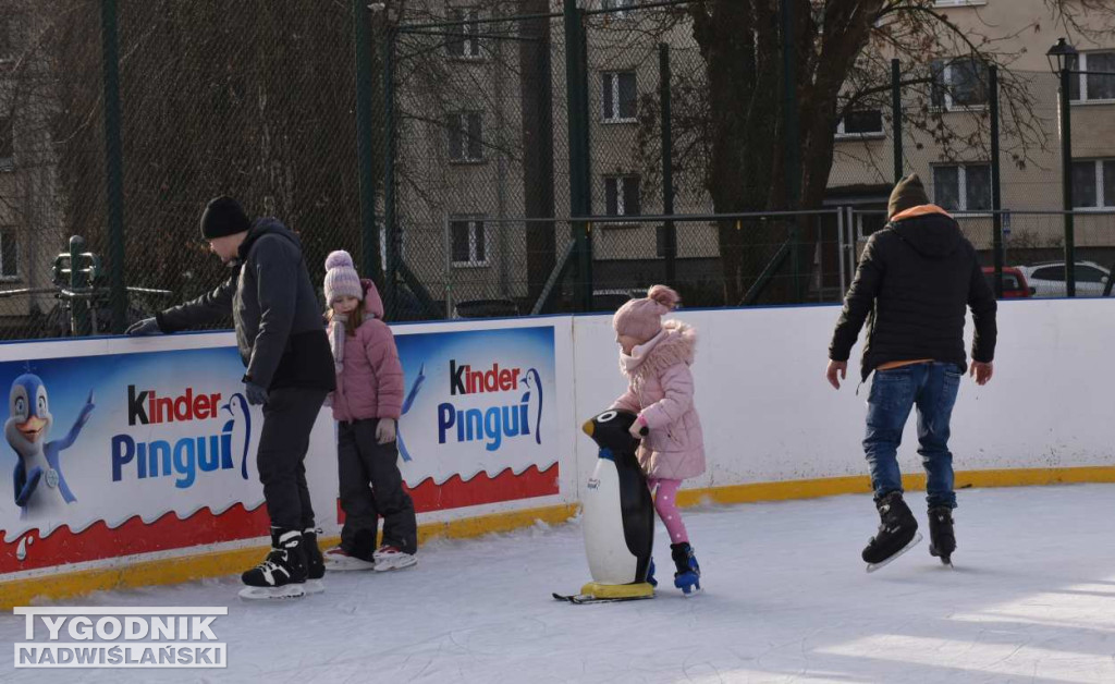 Sandomierz. Ostatni dzień roku na lodowisku