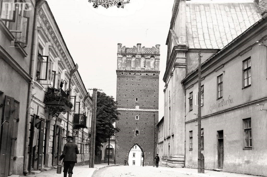 Historyczne zdjęcia Bramy Opatowskiej