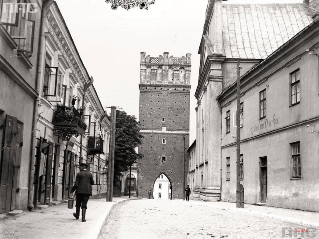 Historyczne zdjęcia Bramy Opatowskiej
