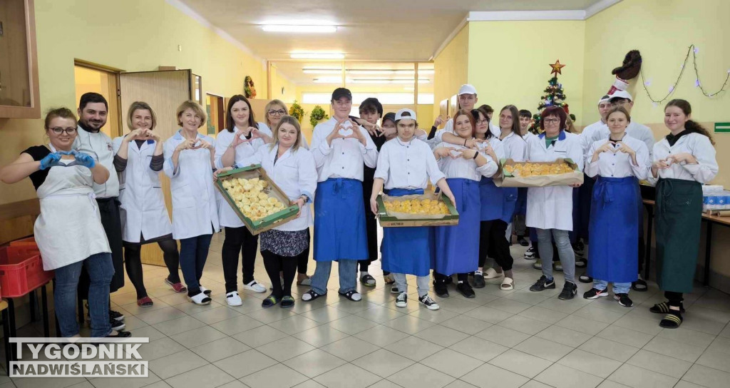 Pieczenie szczodraków na akcję charytatywną w Tarnobrzegu