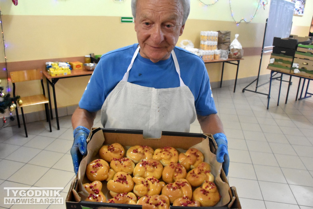 Pieczenie szczodraków na akcję charytatywną w Tarnobrzegu