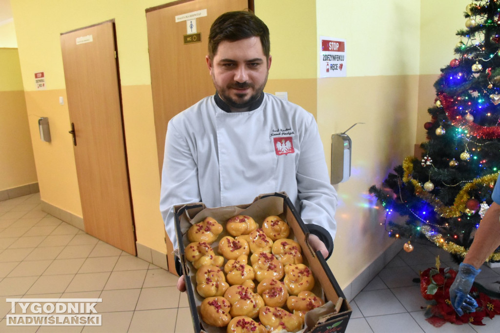 Pieczenie szczodraków na akcję charytatywną w Tarnobrzegu