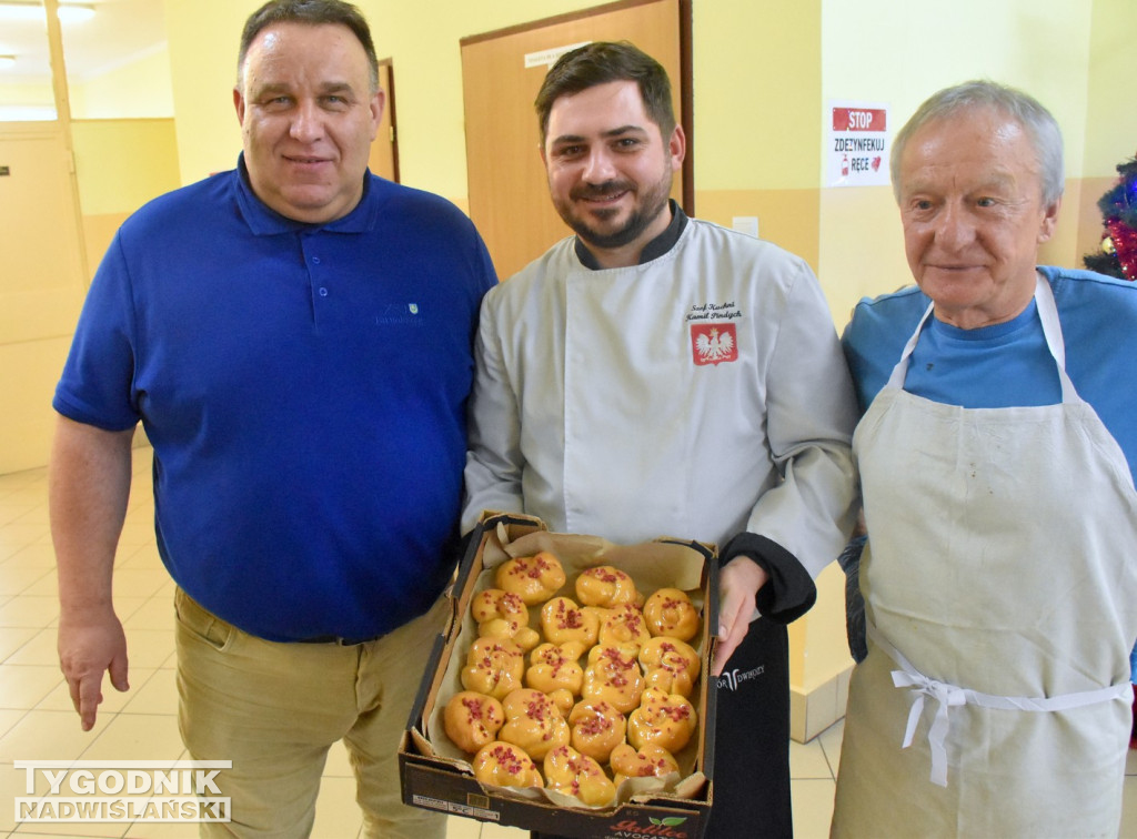 Pieczenie szczodraków na akcję charytatywną w Tarnobrzegu