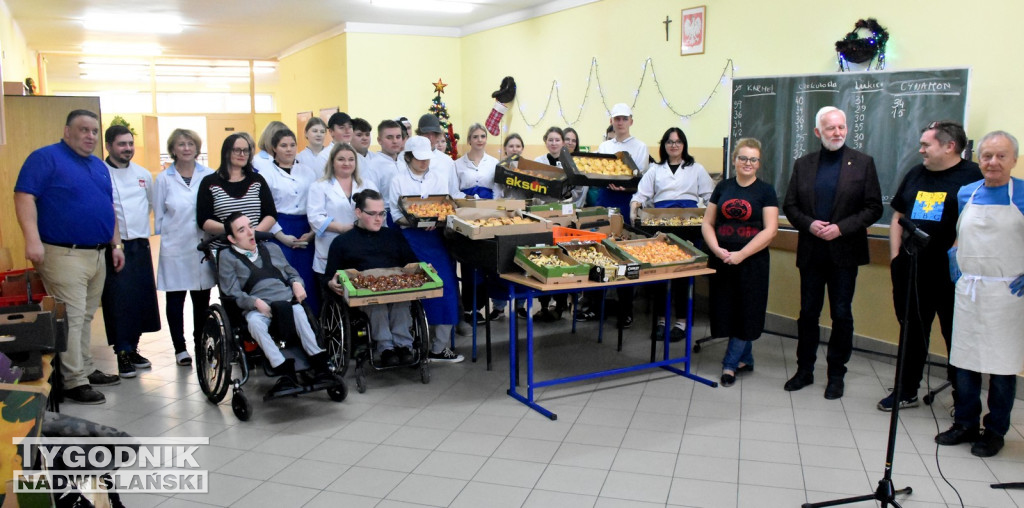 Pieczenie szczodraków na akcję charytatywną w Tarnobrzegu