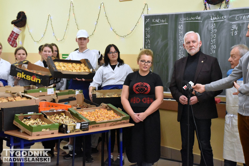 Pieczenie szczodraków na akcję charytatywną w Tarnobrzegu