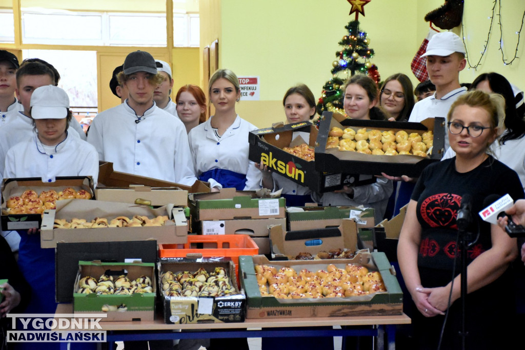 Pieczenie szczodraków na akcję charytatywną w Tarnobrzegu