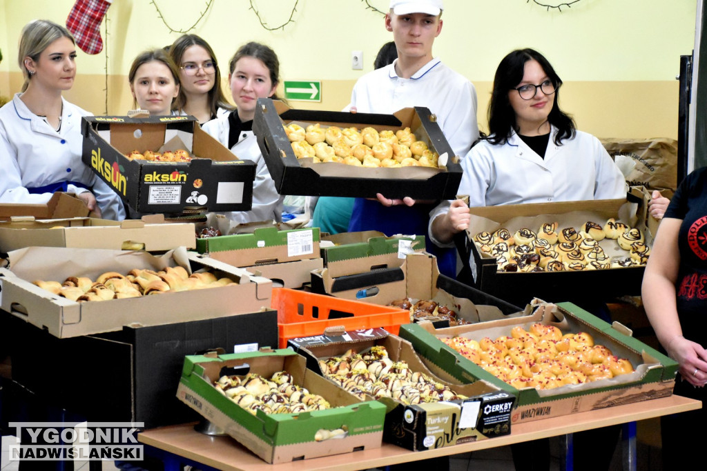 Pieczenie szczodraków na akcję charytatywną w Tarnobrzegu