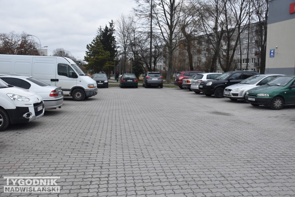 Na parkingach powstaną stacje ładowania samochodów