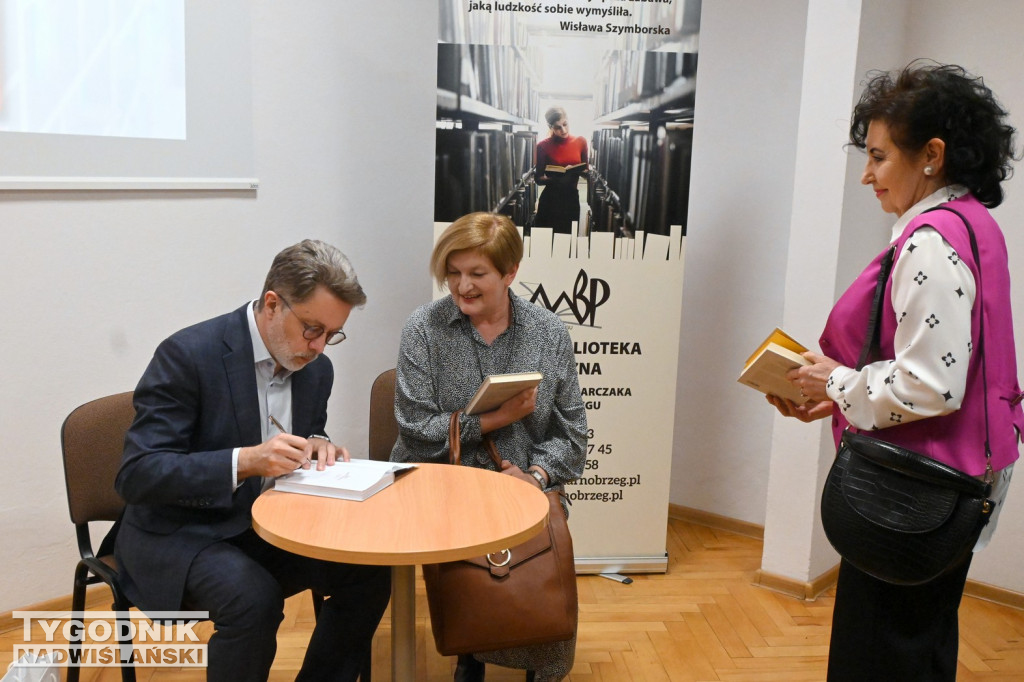 Spotkanie z Michałem Rusinkiem w tarnobrzeskiej bibliotece