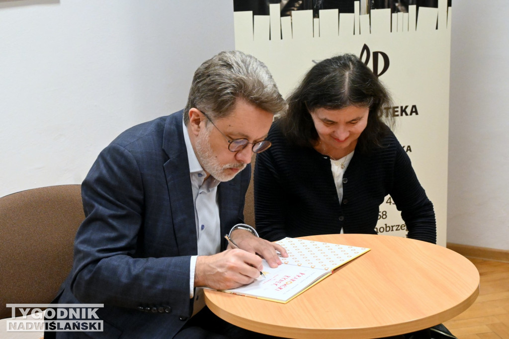 Spotkanie z Michałem Rusinkiem w tarnobrzeskiej bibliotece