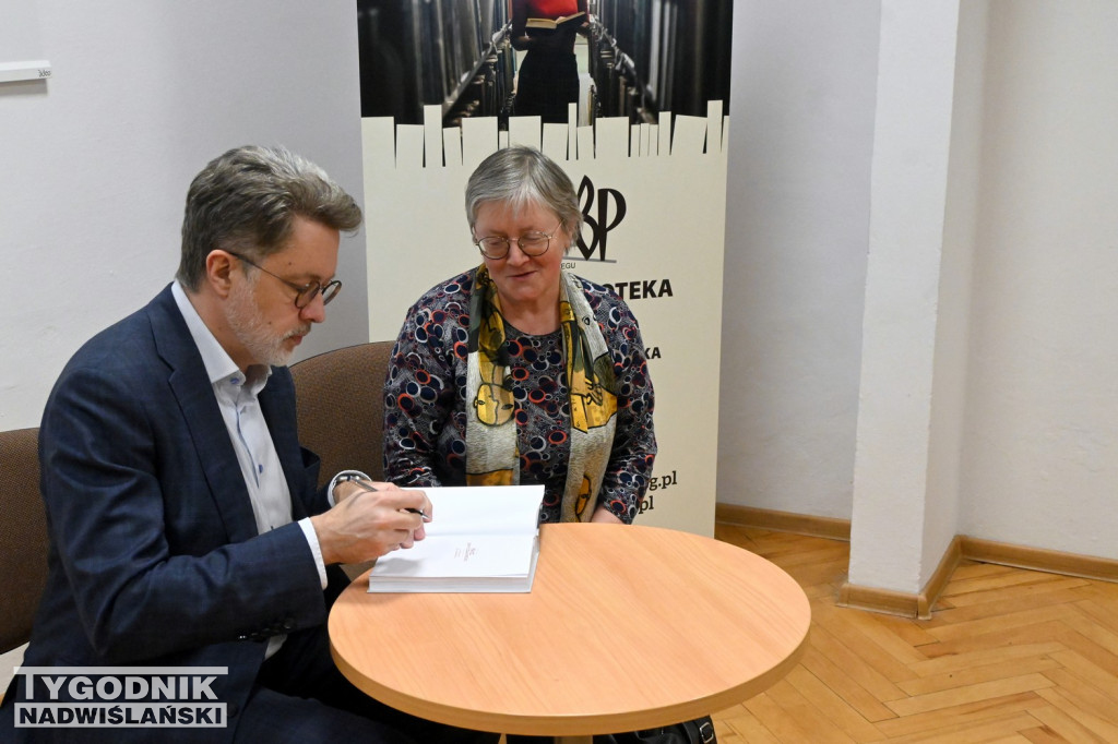 Spotkanie z Michałem Rusinkiem w tarnobrzeskiej bibliotece