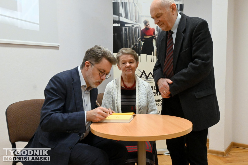 Spotkanie z Michałem Rusinkiem w tarnobrzeskiej bibliotece