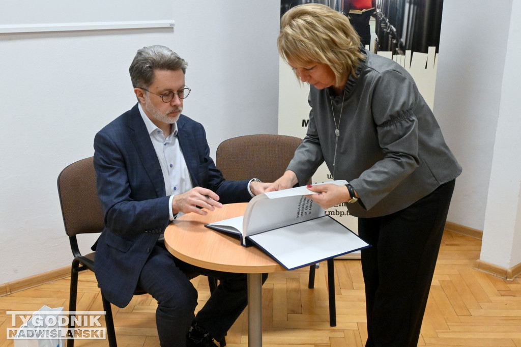 Spotkanie z Michałem Rusinkiem w tarnobrzeskiej bibliotece