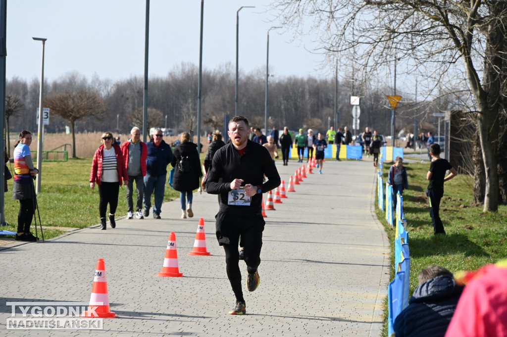 Zimowy bieg i Yeti Run nad Jeziorem Tarnobrzeskim