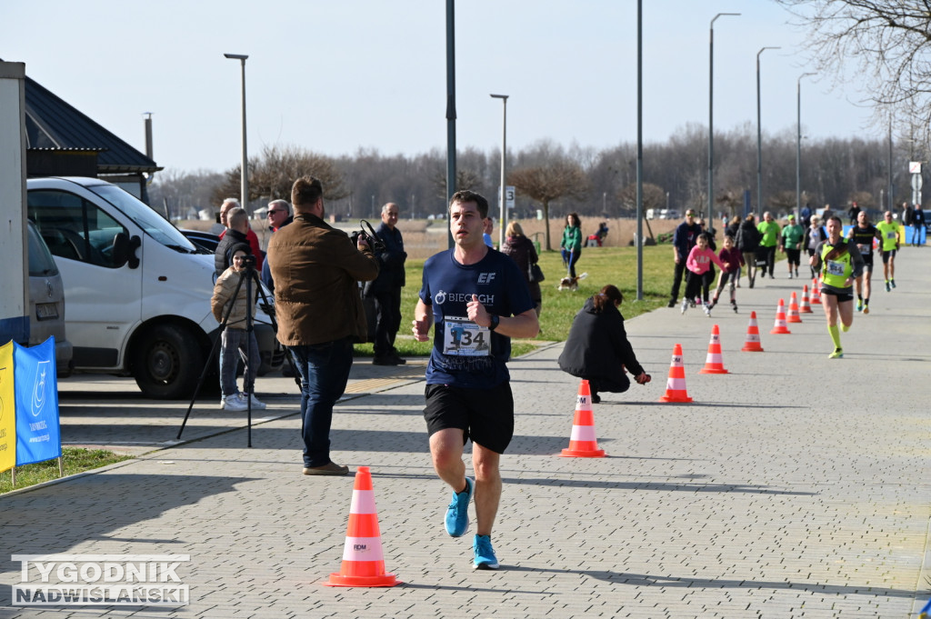 Zimowy bieg i Yeti Run nad Jeziorem Tarnobrzeskim