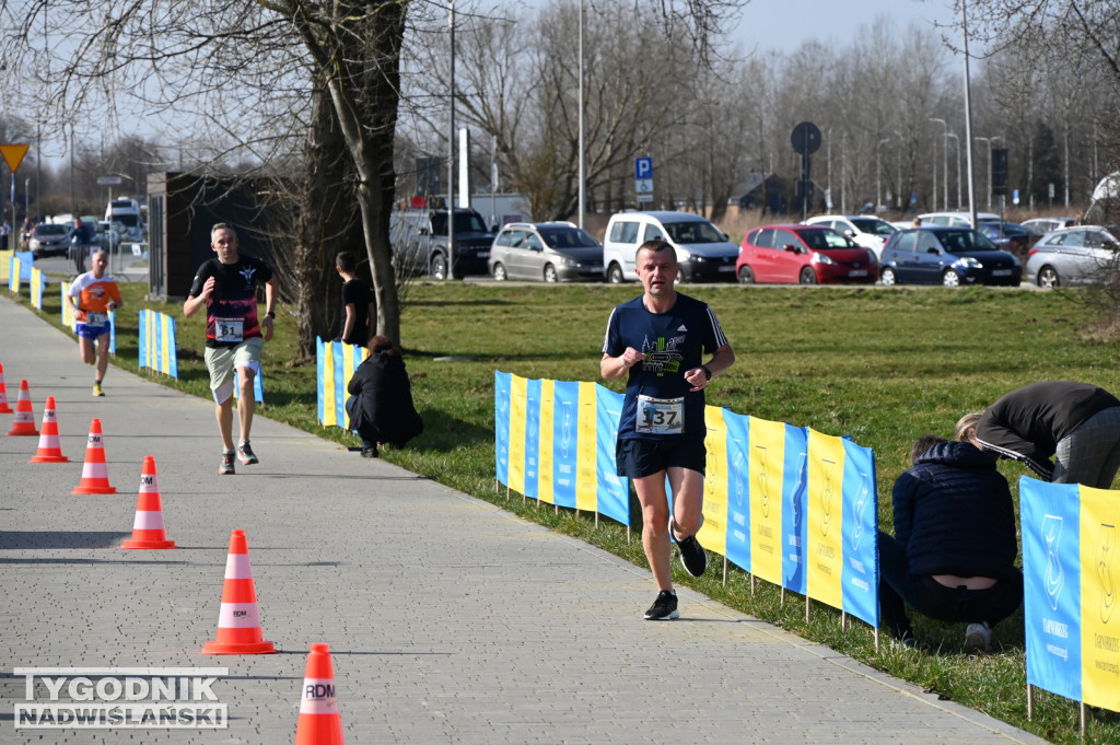 Zimowy bieg i Yeti Run nad Jeziorem Tarnobrzeskim