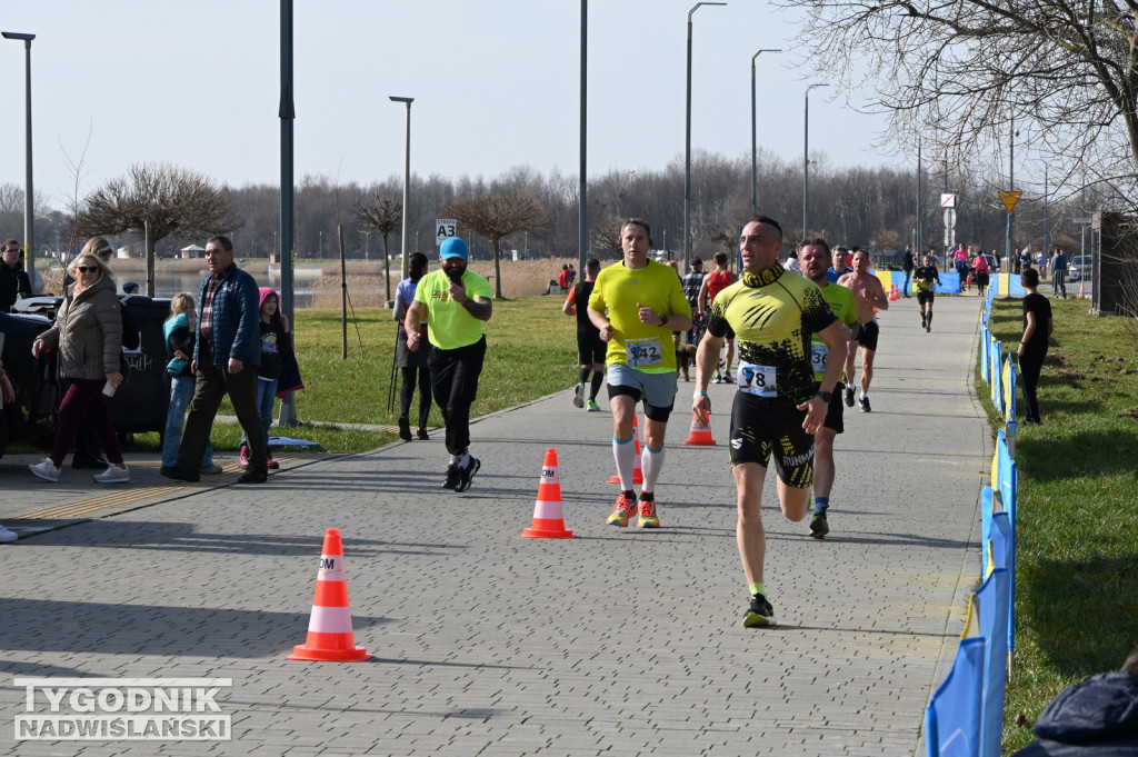 Zimowy bieg i Yeti Run nad Jeziorem Tarnobrzeskim