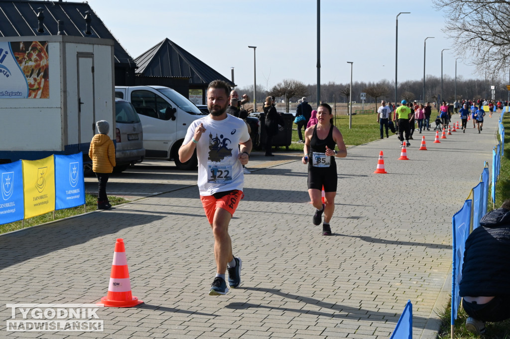 Zimowy bieg i Yeti Run nad Jeziorem Tarnobrzeskim