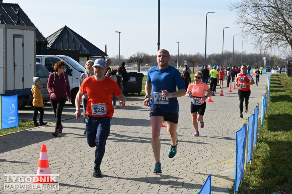 Zimowy bieg i Yeti Run nad Jeziorem Tarnobrzeskim