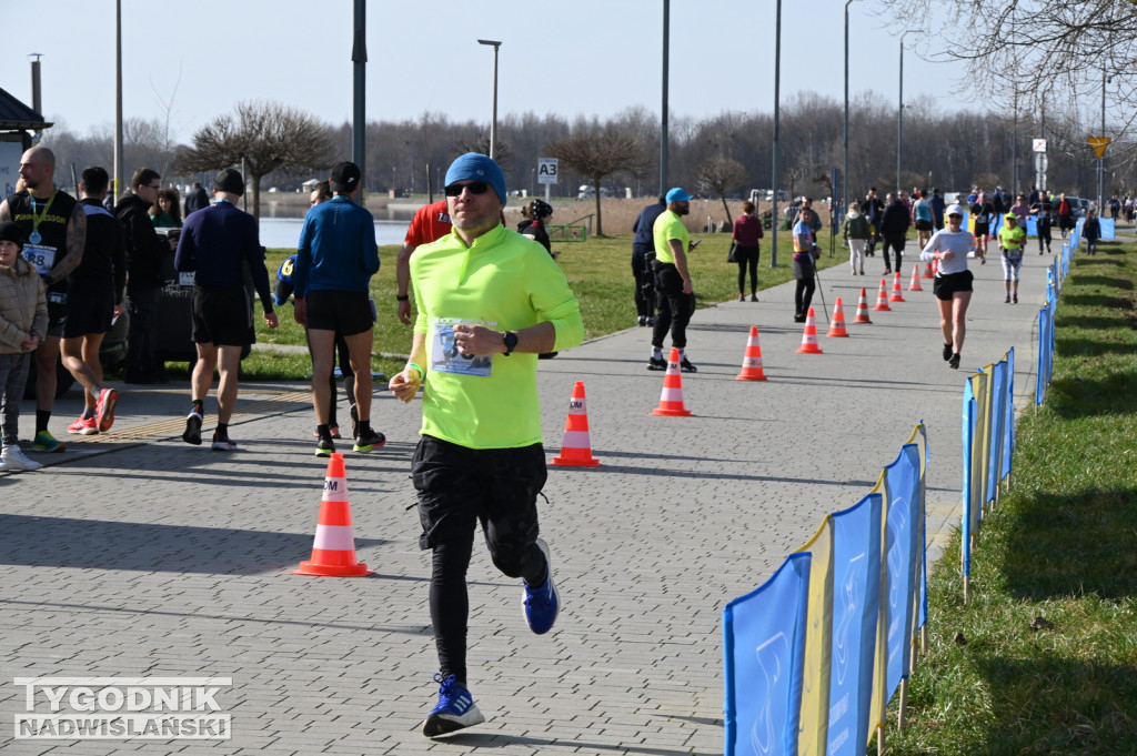 Zimowy bieg i Yeti Run nad Jeziorem Tarnobrzeskim