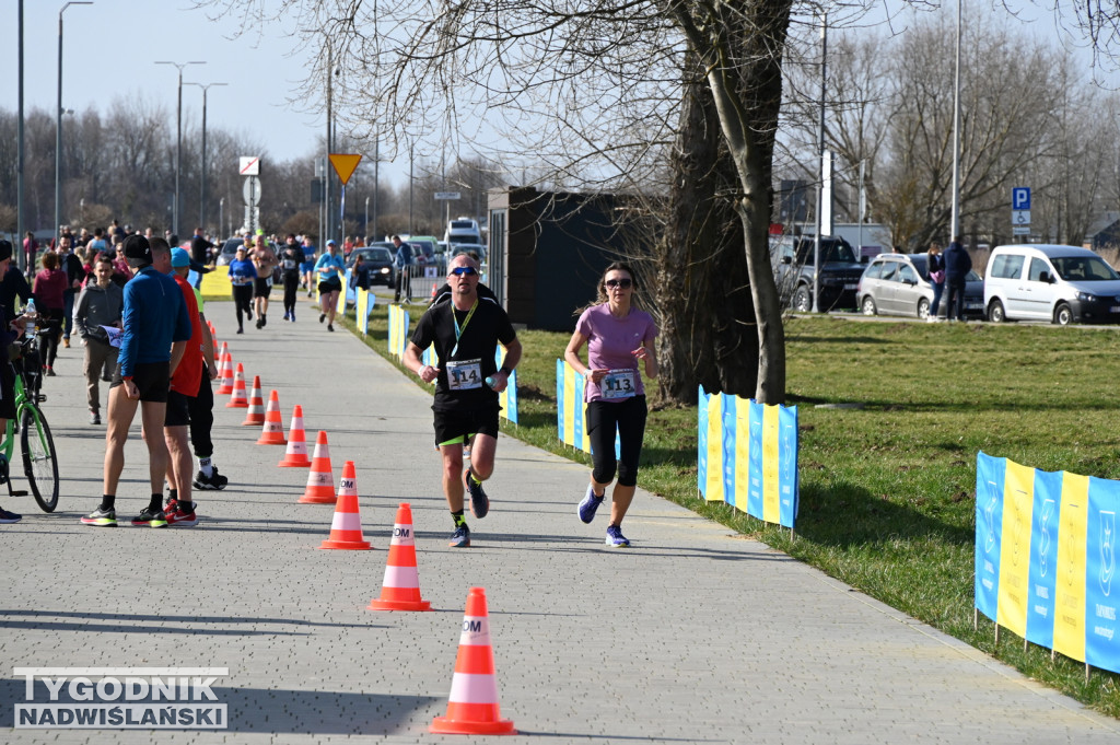 Zimowy bieg i Yeti Run nad Jeziorem Tarnobrzeskim