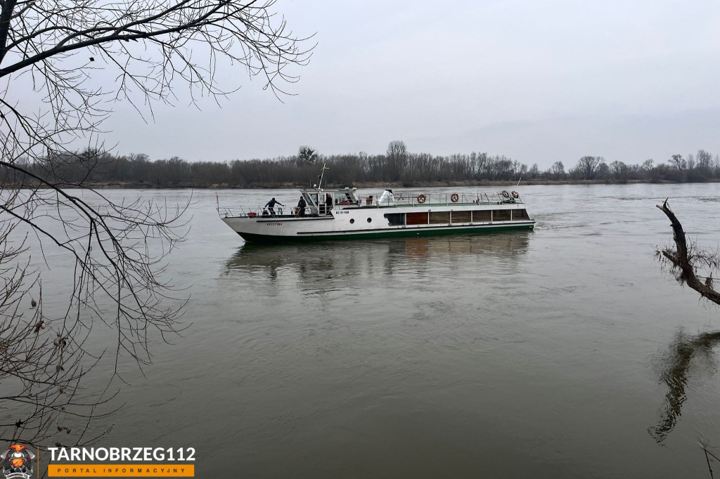 Statek wycieczkowy na mieliźnie