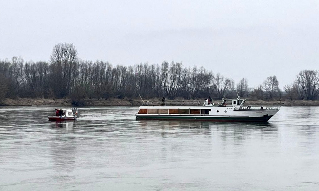 Statek wycieczkowy na mieliźnie