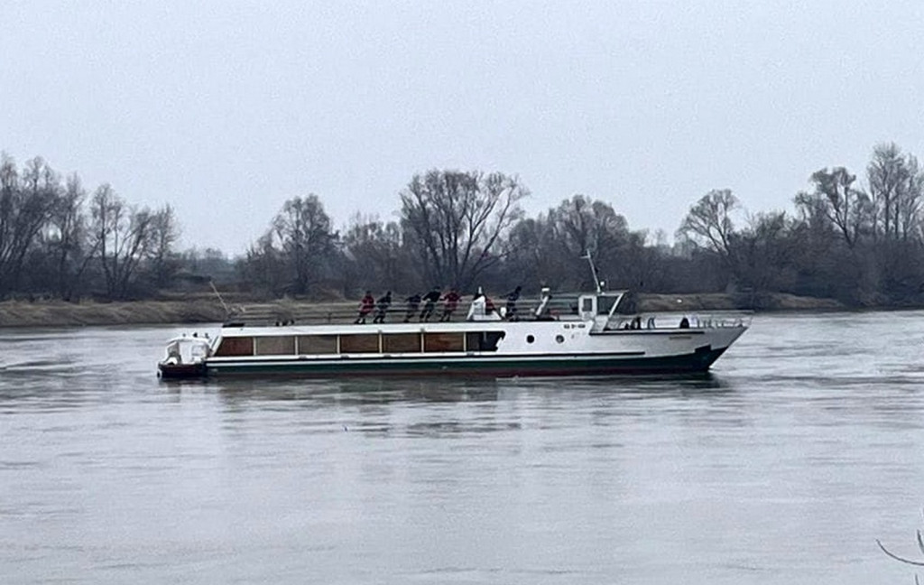Statek wycieczkowy na mieliźnie