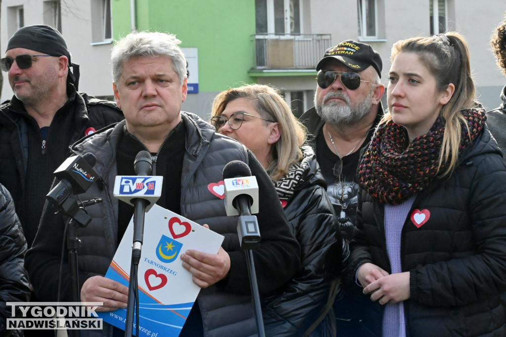 Sadzenie drzew przez kandydatów KO w Tarnobrzegu