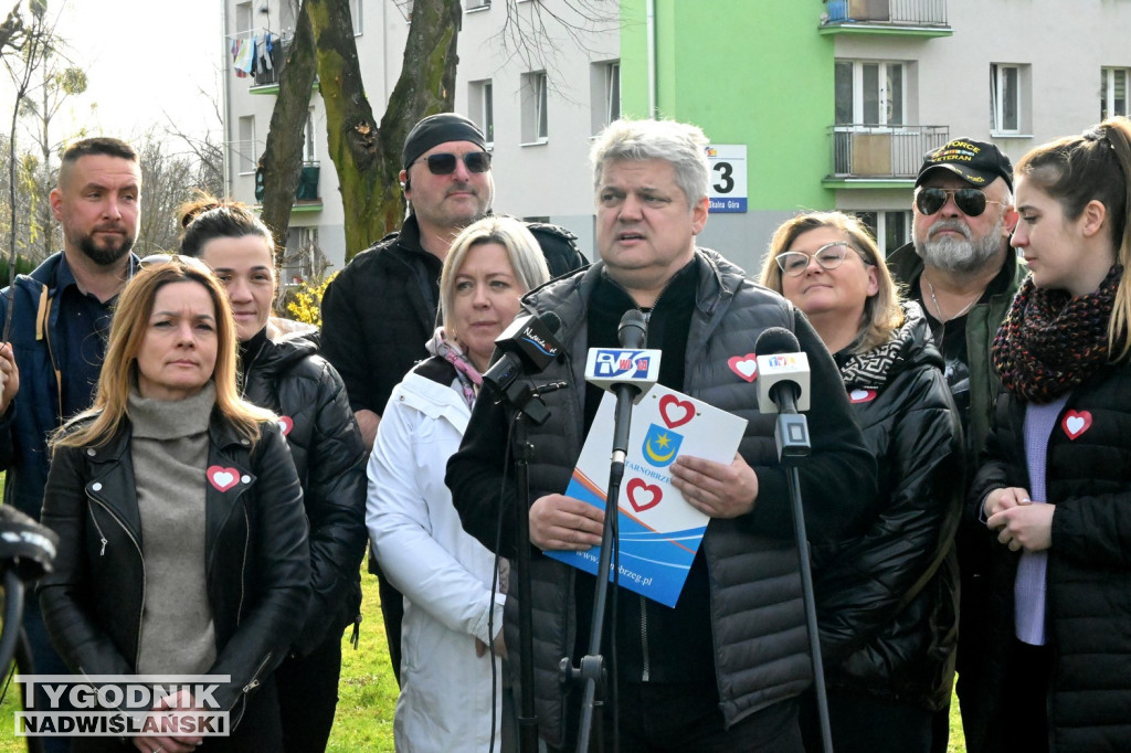 Sadzenie drzew przez kandydatów KO w Tarnobrzegu