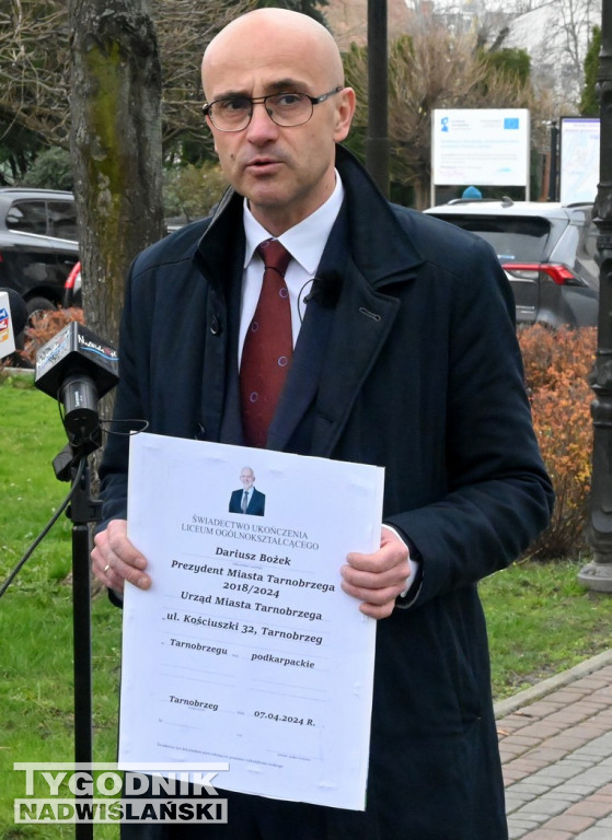 Kandydat Tomasz Stróż wystawił świadectwo prezydentowi